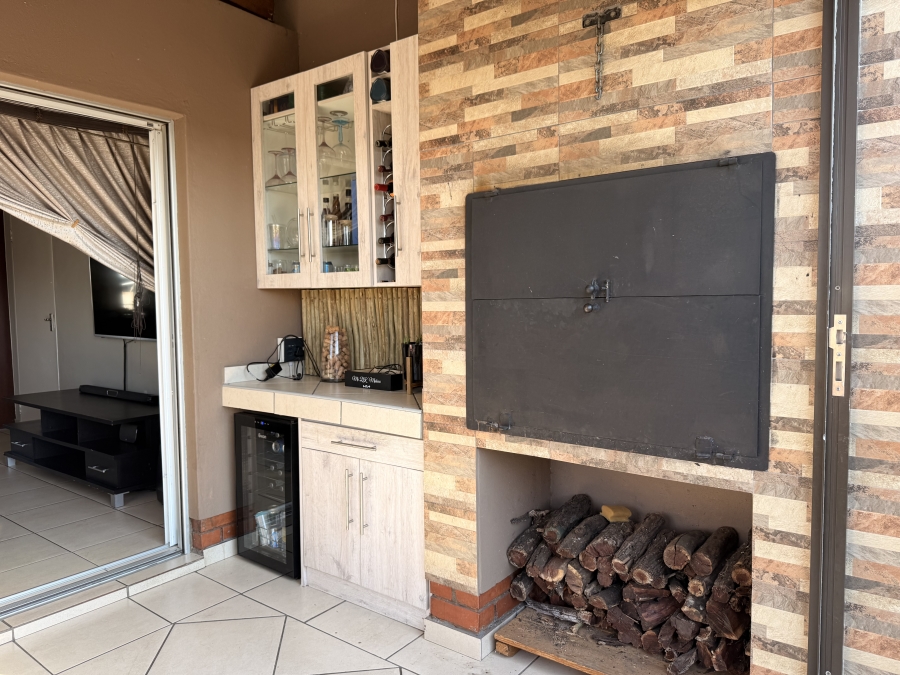3 Bedroom Property for Sale in Waterval East North West
